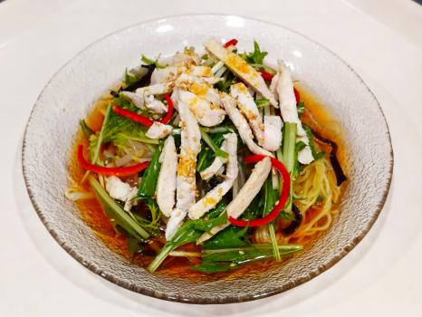 冷やし中華 蒸し鶏と野菜のしょうゆ柚子風味
