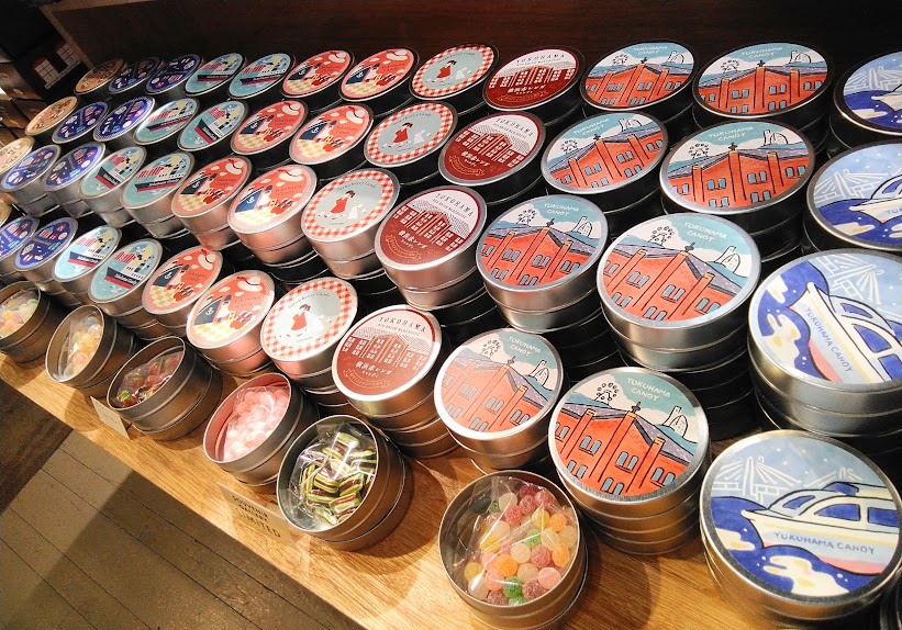 お土産におすすめ！かわいいデザインの缶アメ♪