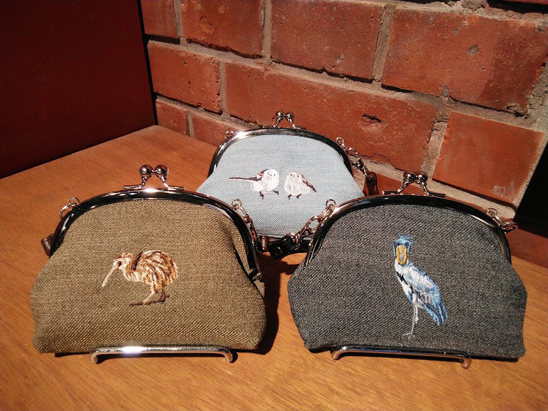鳥刺繍手提げがま口♪