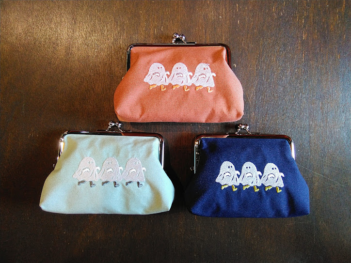 おばけの刺繍がかわいいがま口♪