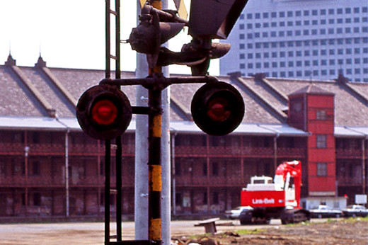 Akarenga Railroad Crossing (Yokohama Port Museum collection)