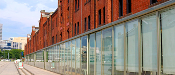 落書きされた2号館